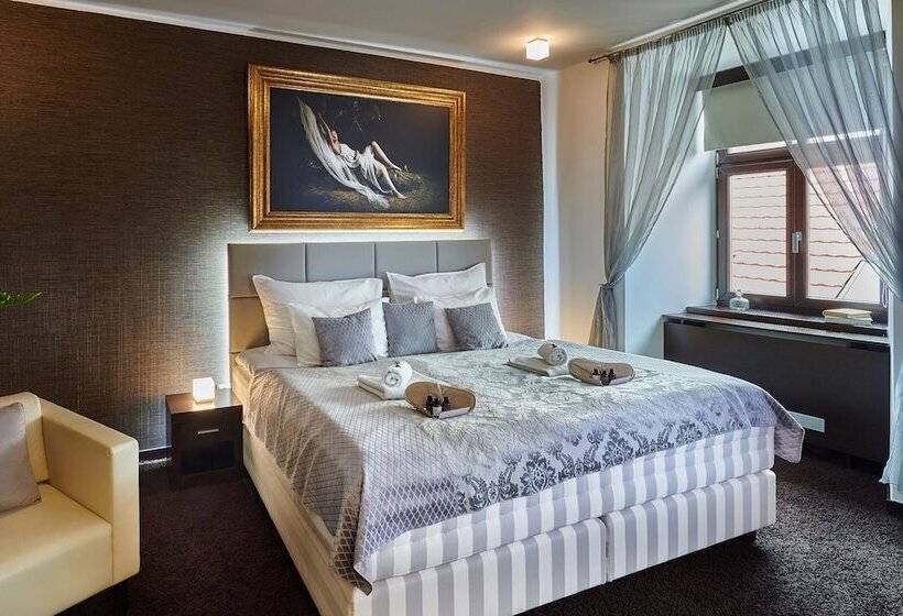 سوییت لوکس, Boutique Hotel Chrysso