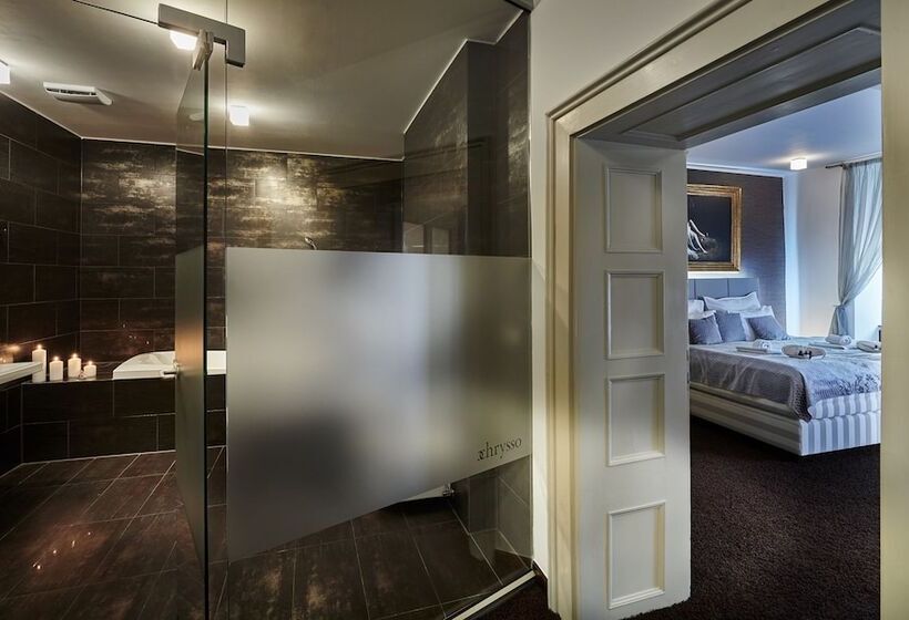 سوییت لوکس, Boutique Hotel Chrysso