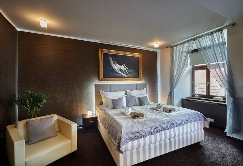 سوییت لوکس, Boutique Hotel Chrysso