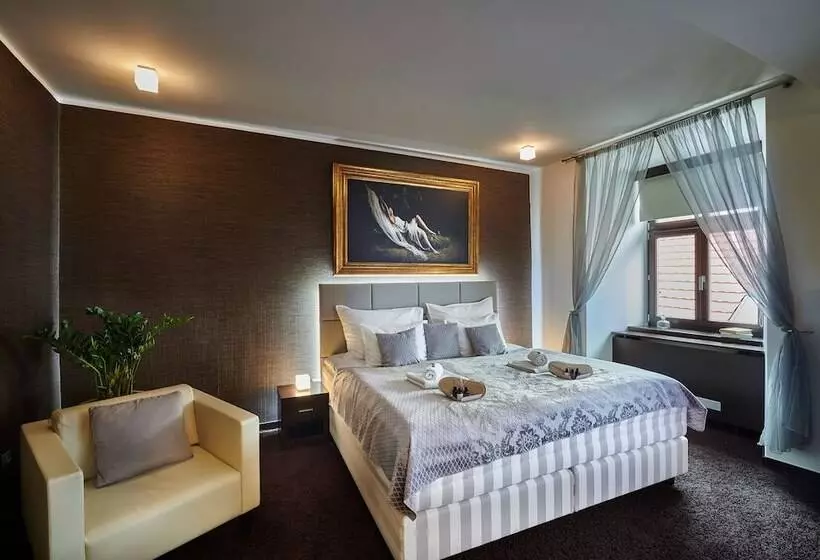 سوییت لوکس, Boutique Hotel Chrysso