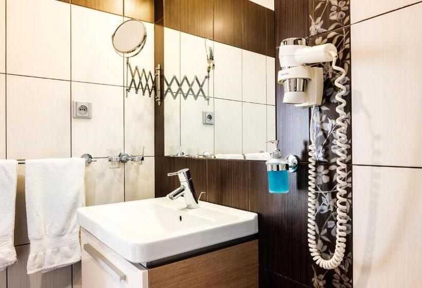 اتاق استاندارد سه نفره, Comfort With Free Wellness And Fitness Centrum