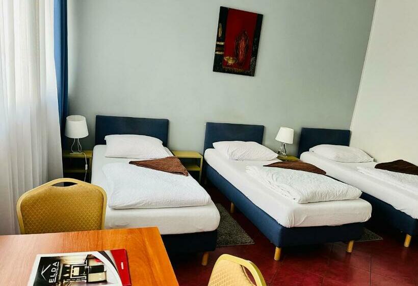 اتاق استاندارد سه نفره, Elda