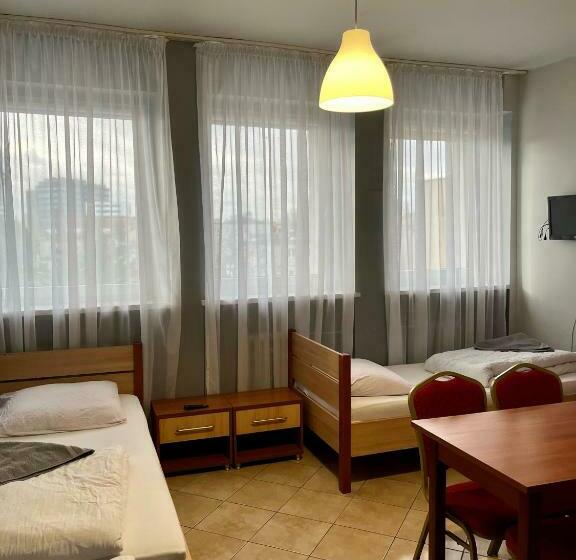 اتاق استاندارد سه نفره, Elda