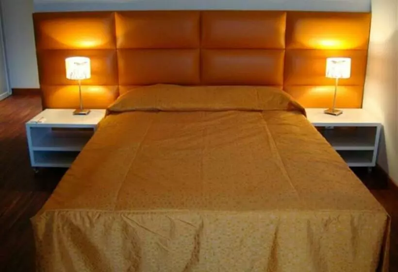 Standard-studio, Home & Travel