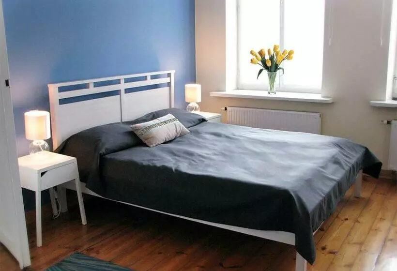 Standard-studio, Home & Travel