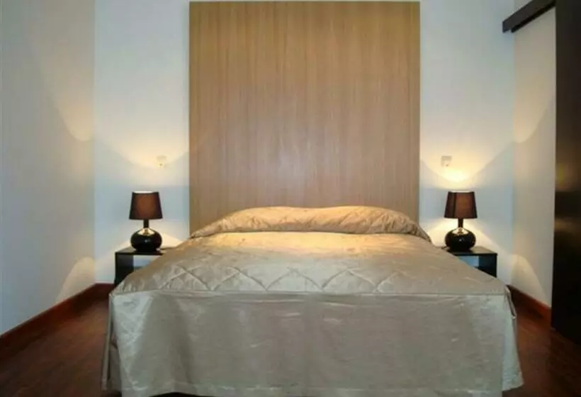 Standard-studio, Home & Travel