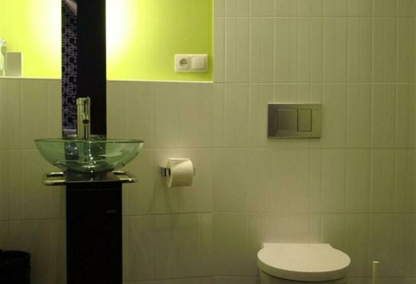 استودیوی استاندارد, Home & Travel