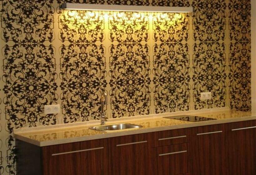 استودیوی استاندارد, Home & Travel