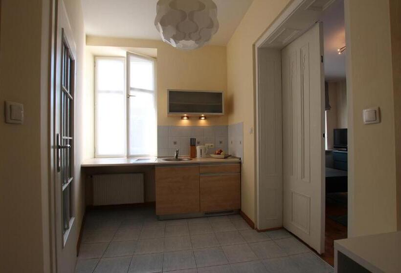 استودیوی استاندارد, Home & Travel