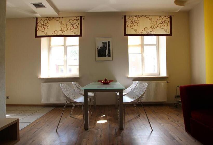 آپارتمان 2 خوابه, Home & Travel