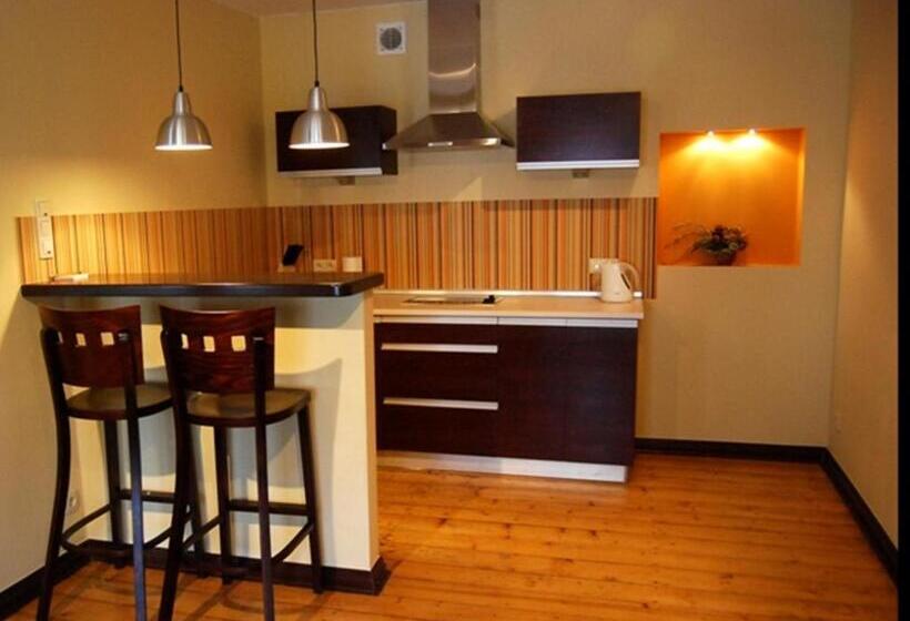 سوییت, Home & Travel