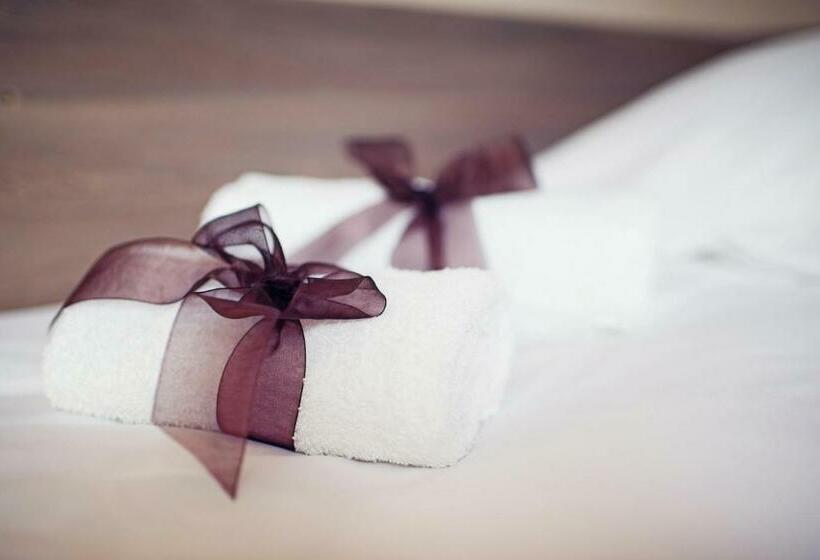 חדר סטנדרט, Makara