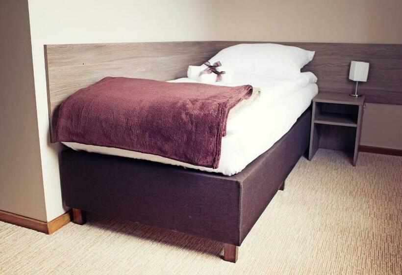 חדר סטנדרט יחיד, Makara