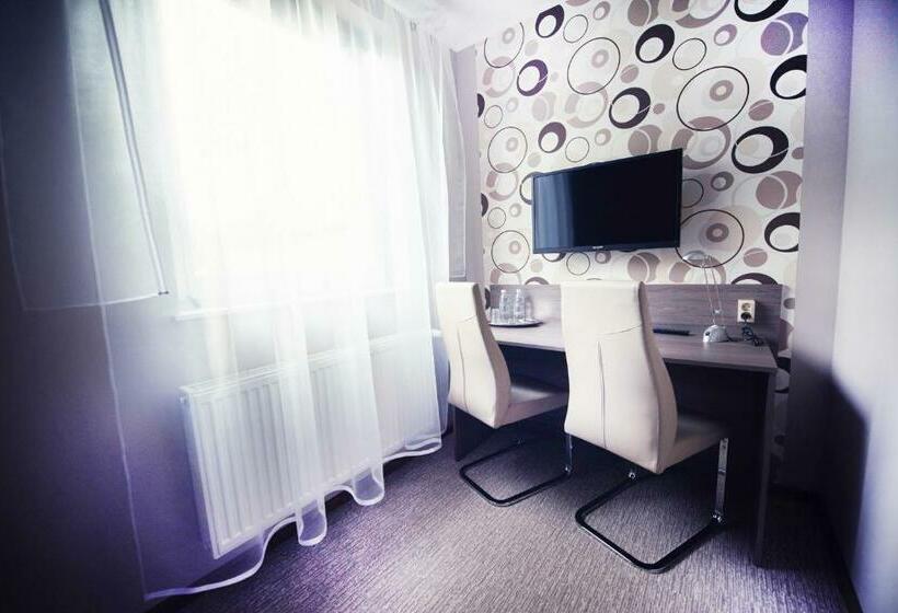 חדר סטנדרט, Makara