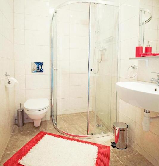 דירת חדר דלוקס, Makara