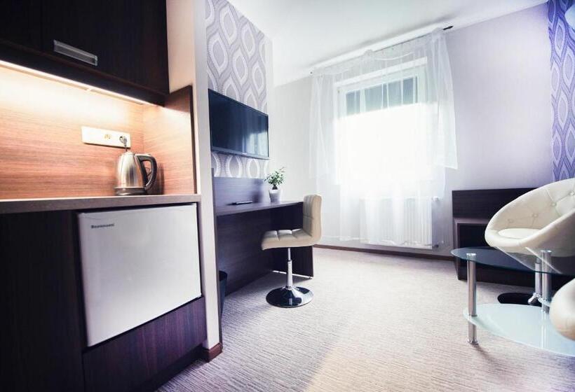 דירת חדר דלוקס, Makara