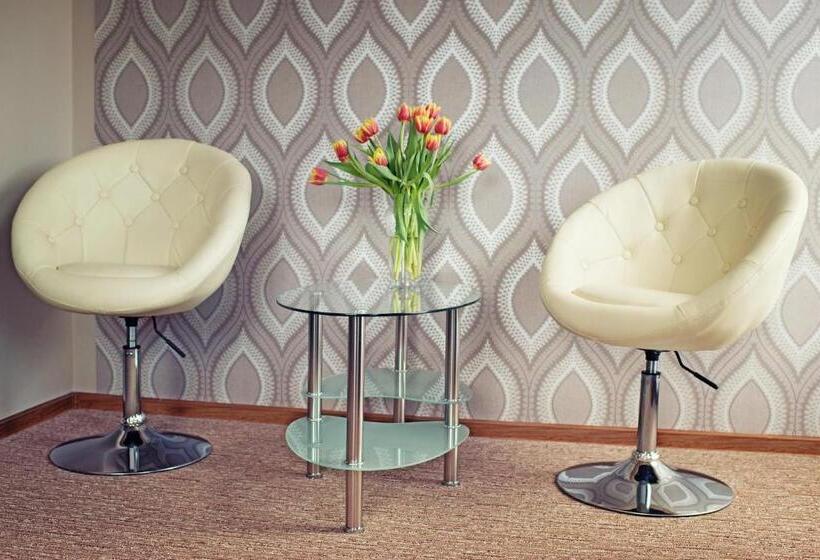 חדר סטודיו סטנדרד, Makara