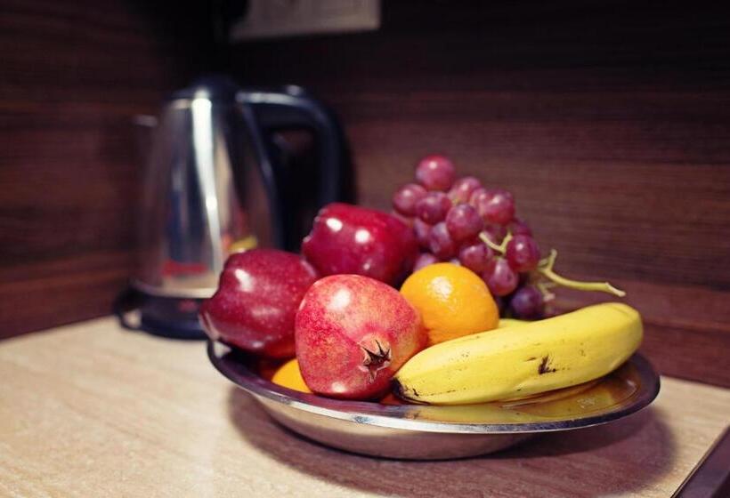 חדר סטודיו סטנדרד, Makara