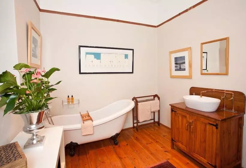 コンフォートルーム, Oakdene Guest House