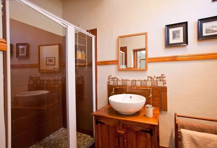 コンフォートルーム, Oakdene Guest House