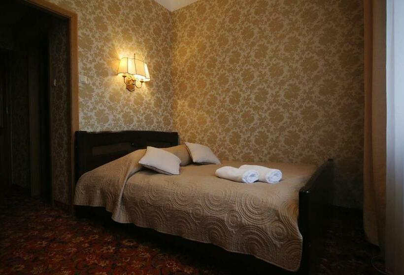 غرفة قياسية, Plock