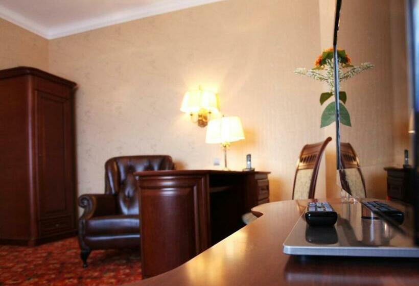 شقة غرفة واحدة, Plock