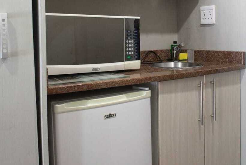 スタンダードスタジオ, Ruslamere Hotel And Conference Centre