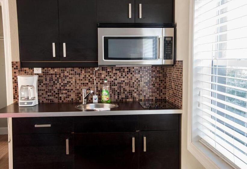 스탠다드 스튜디오 킹침대, Sun Beach Inn