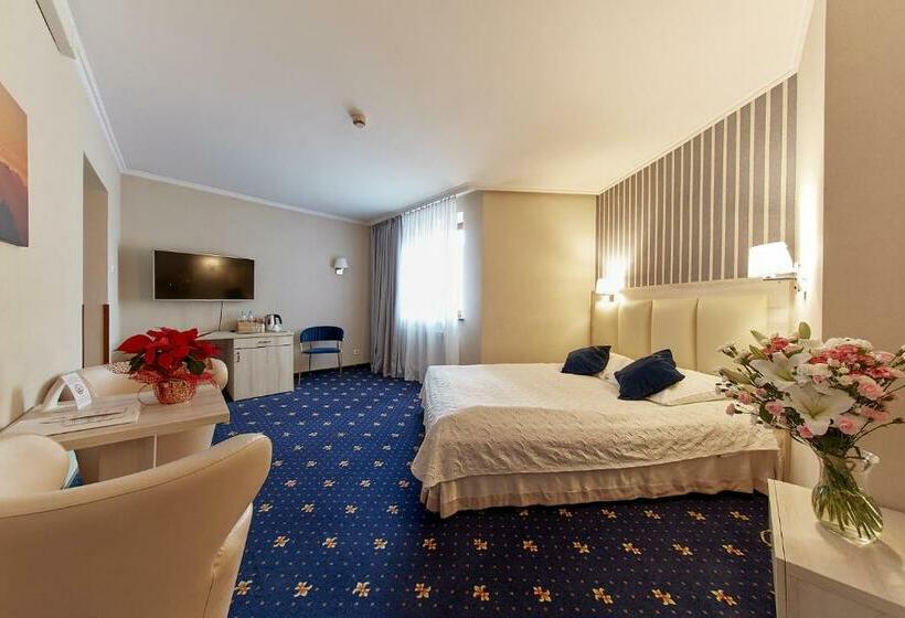 Номер Стандарт, Willa Labelle