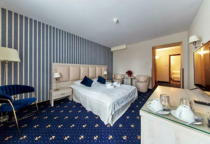 غرفة قياسية, Willa Labelle