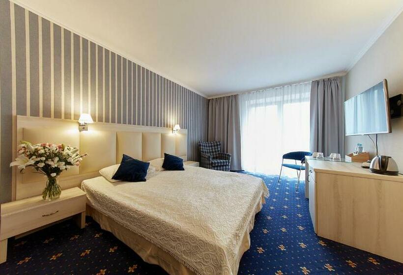 标准间, Willa Labelle