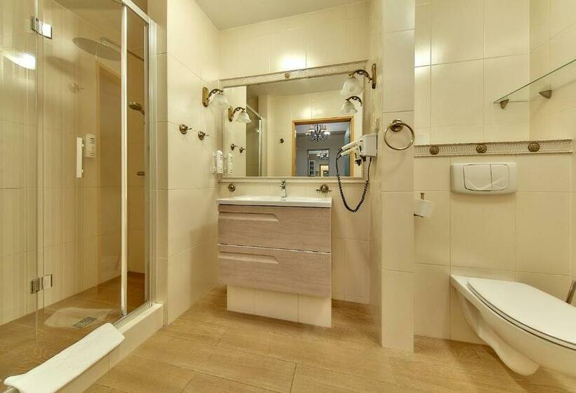 شقة 3 غرف, Willa Labelle