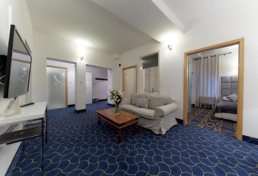 شقة 3 غرف, Willa Labelle