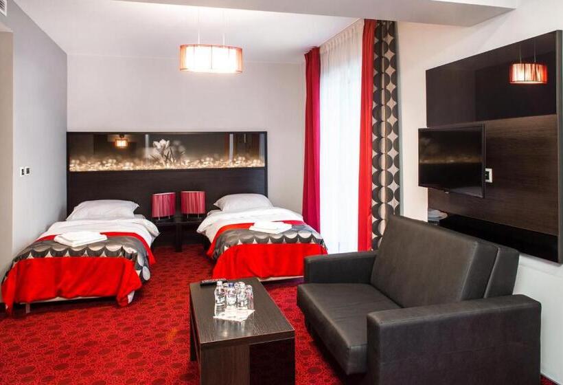 اتاق استاندارد سه تخته با بالکن, Zimowit