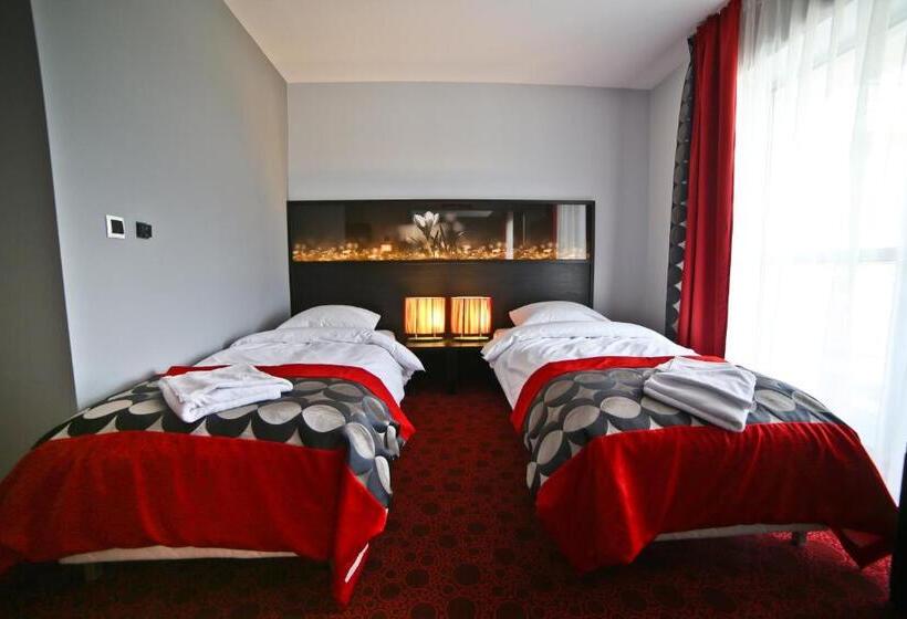 اتاق استاندارد سه تخته با بالکن, Zimowit