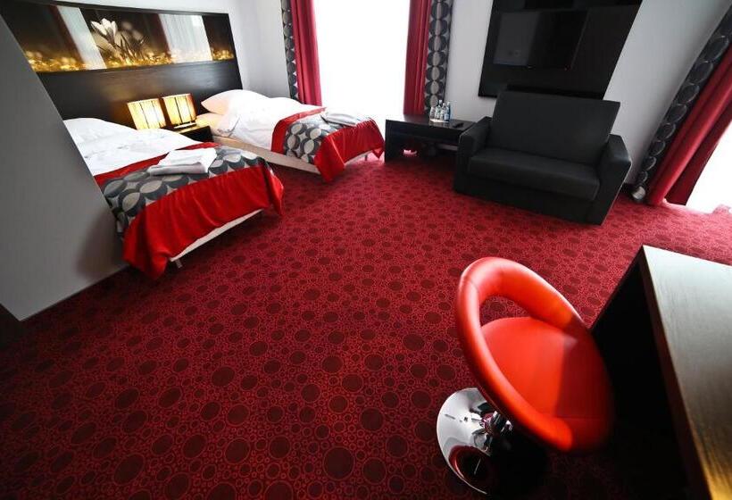 اتاق استاندارد سه تخته با بالکن, Zimowit