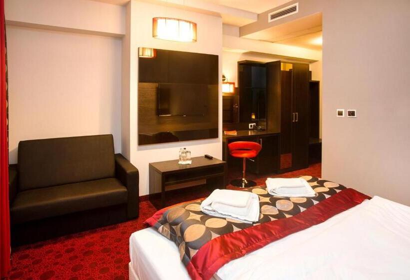 اتاق استاندارد سه نفره, Zimowit