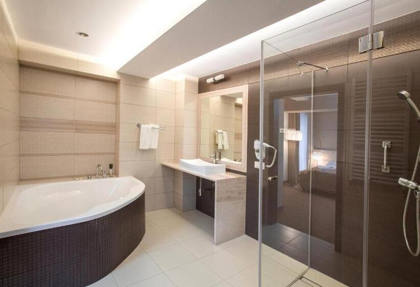 اتاق لوکس چهار تخته, Zimowit