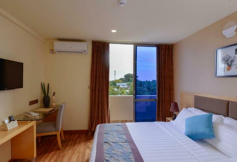 اتاق لوکس با چشم‌انداز, Season Paradise