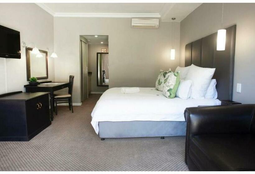 スタンダードスタジオ, Ruslamere Hotel And Conference Centre