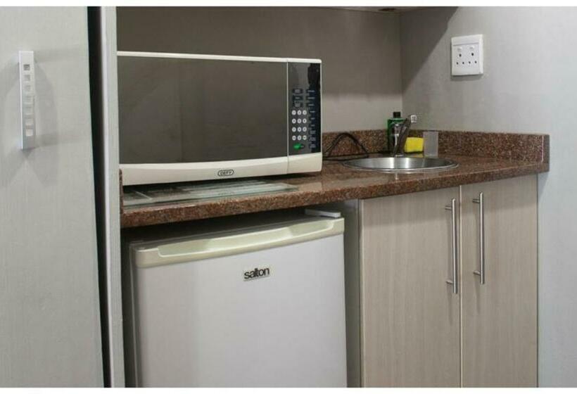 スタンダードスタジオ, Ruslamere Hotel And Conference Centre