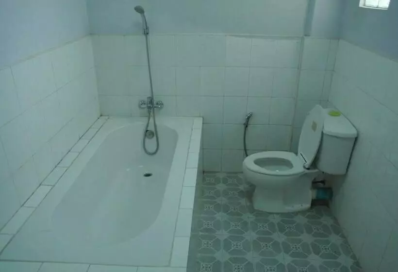 اتاق لوکس, Yaewaddy Motel