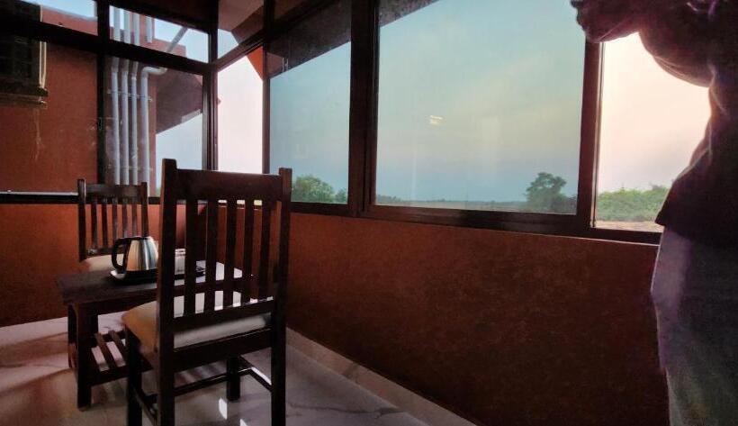 디럭스 룸, Aashrayam Hotels And Resorts