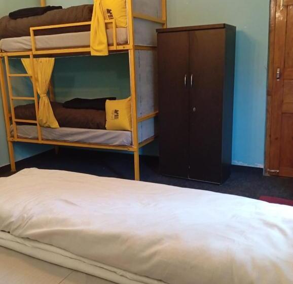 חדר דלוקס לארבעה, Bunk Chamber