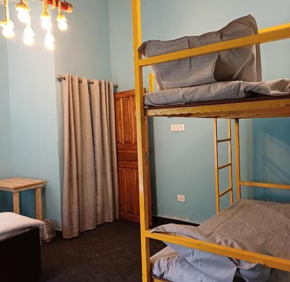 חדר דלוקס לארבעה, Bunk Chamber