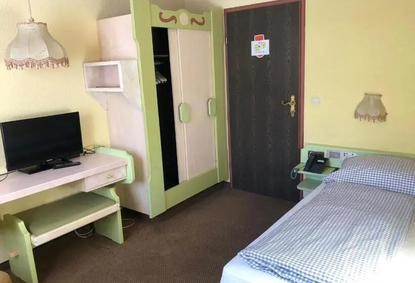 Single Basic Room, B&b In Seefeld