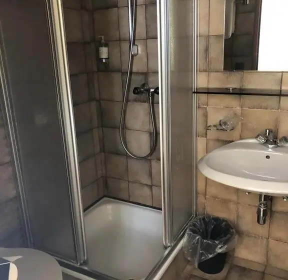 Single Basic Room, B&b In Seefeld