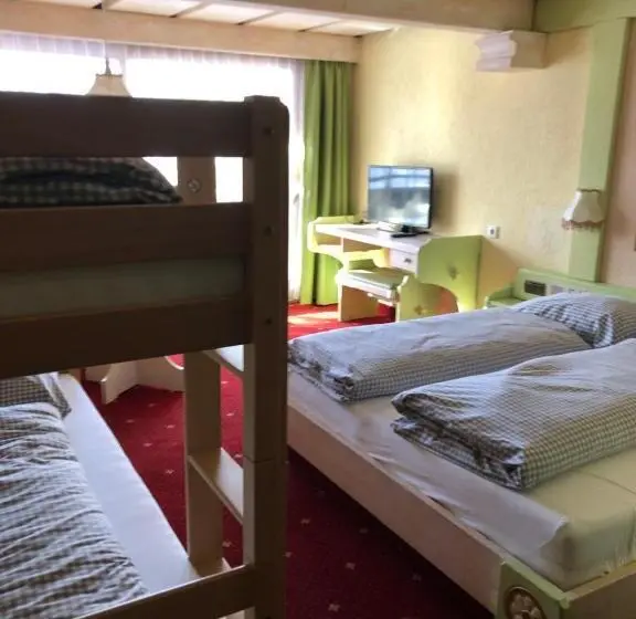 Standard Quadruple Room, B&b In Seefeld