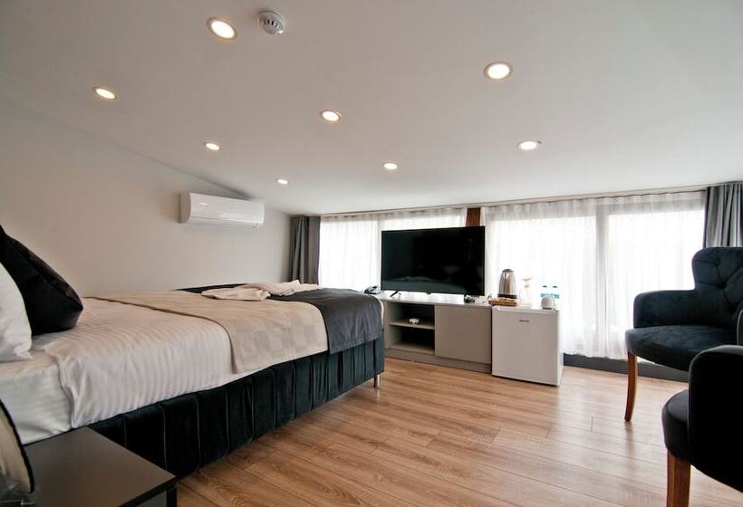 اتاق لوکس با چشمانداز دریا, Demhat Hotel Old City