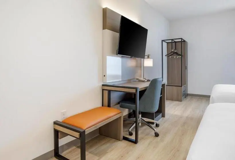 اتاق استاندارد چهار تخته, Comfort Inn & Suites Newark Liberty International Airport